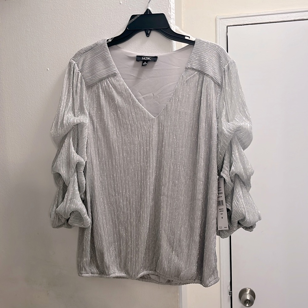 Women's Metallic Mesh Lantern-Sleeve V-Neck Top
Color: Silver 040 - Size: Medium